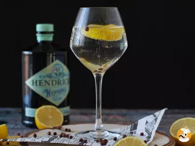 Confira 3 receitas de gin tônica aromatizadas para animar os dias de festas!