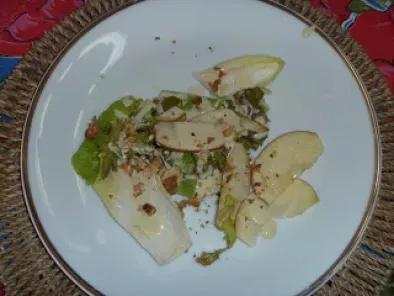 Receita Salada de endívia com molho de gorgonzola e nozes