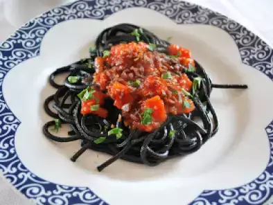 Receita Spaghetti al nero de seppia com bottarga granulada
