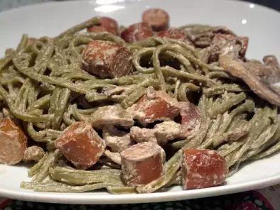 Receita Linguine al pesto com salsichas de soja, cogumelos e nozes