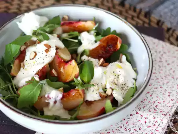 Receita Salada de rúcula, queijo e pêssego assado