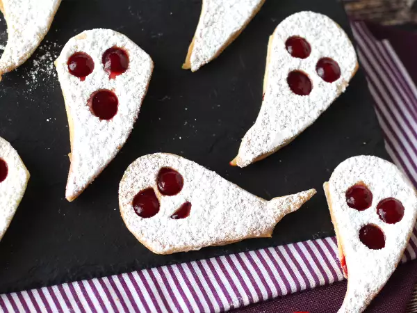Receita Biscoitos fantasmas: a receita de halloween mais fácil e divertida para fazer com as crianças
