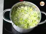 Passo 3 - Sopa de Alho-poró e batata com massa folhada