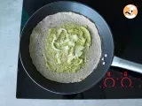 Passo 2 - Crepe salgado à italiana (molho pesto e mozzarella)