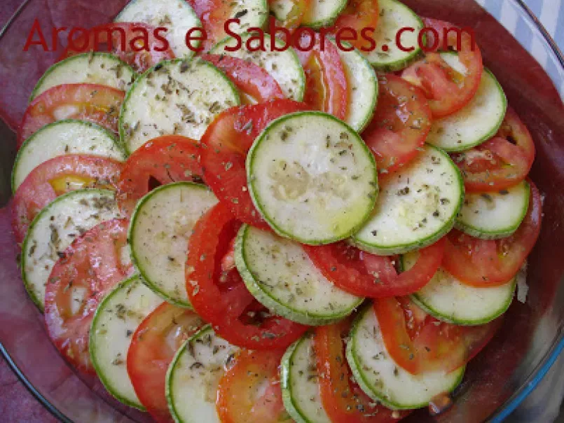 Abobrinha de forno com tomate - foto 2