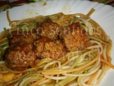 Almôndegas com esparguete - foto 2