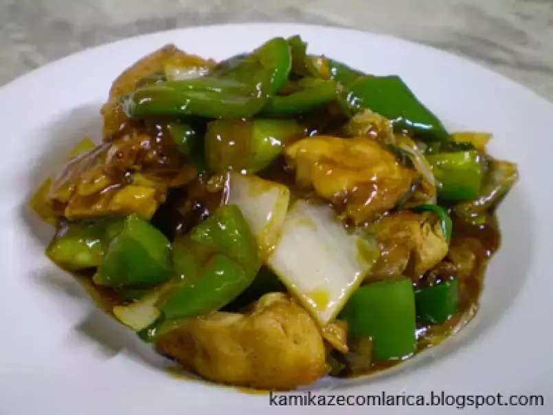 Arroz frito com legumes e alho acompanhado de frango chinês - foto 2