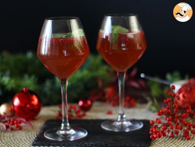 Bebida festiva servida na bola de Natal - foto 3