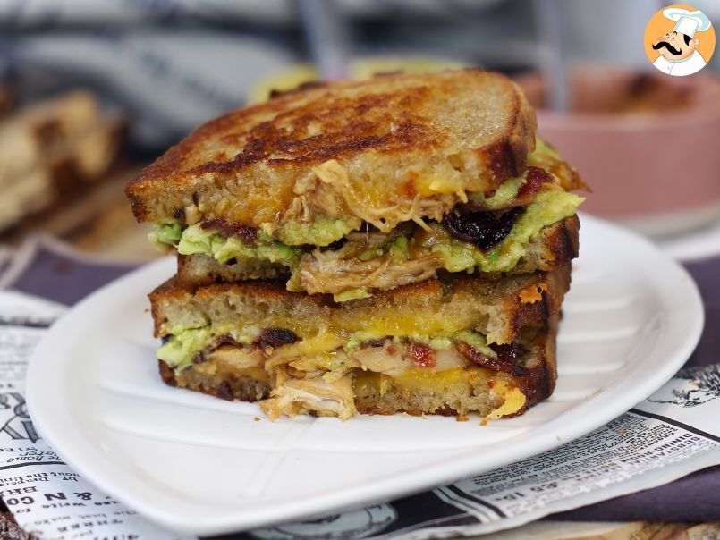 Big sanduíche de queijo grelhado a Americana: cheddar, frango, bacon e guacamole! - foto 4