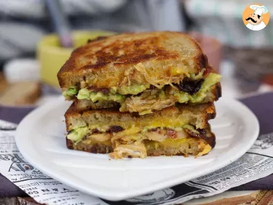 Big sanduíche de queijo grelhado a Americana: cheddar, frango, bacon e guacamole! - foto 2