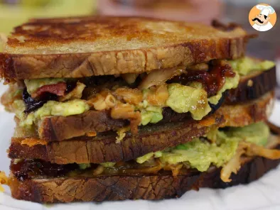 Big sanduíche de queijo grelhado a Americana: cheddar, frango, bacon e guacamole! - foto 3