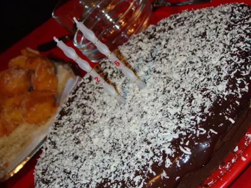 Bolo de Chocolate Recheado com Creme Russo e Coberto com Leite Condensado de Chocolate - foto 4