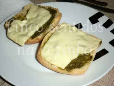 Caldo verde e bruschetta de pesto com queijo numa noite chuvosa... - foto 6