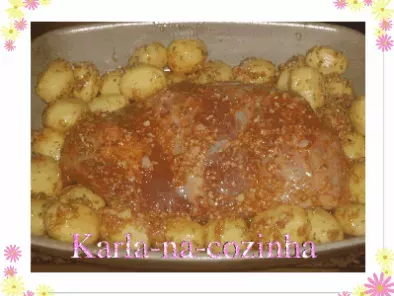 Carne de porco com batatas no forno