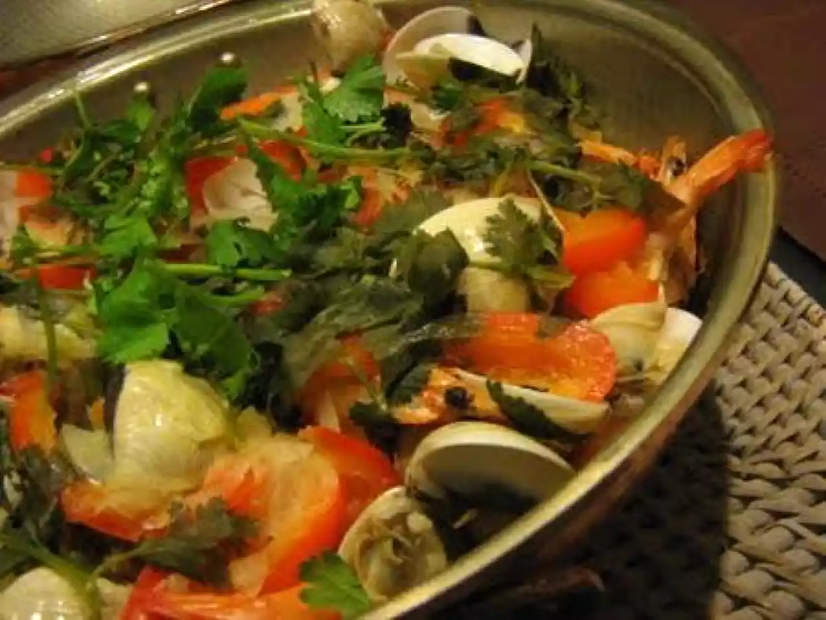Cataplana de Porco com Gambas e Ameijoas