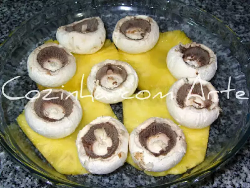 Cogumelos recheados em cama de ananás - foto 2