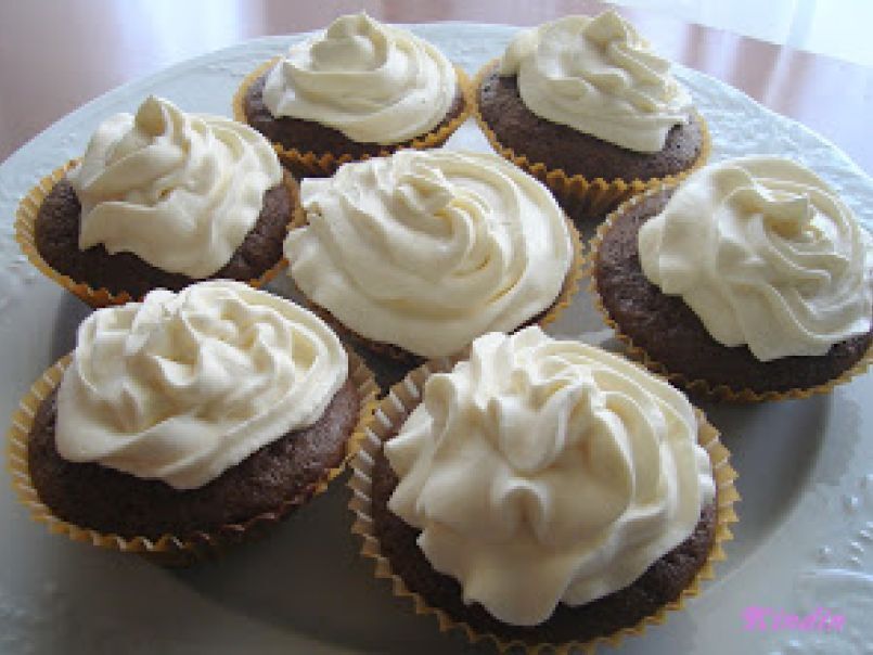 Cupcakes de Chocolate com creme de natas e queijo - foto 2