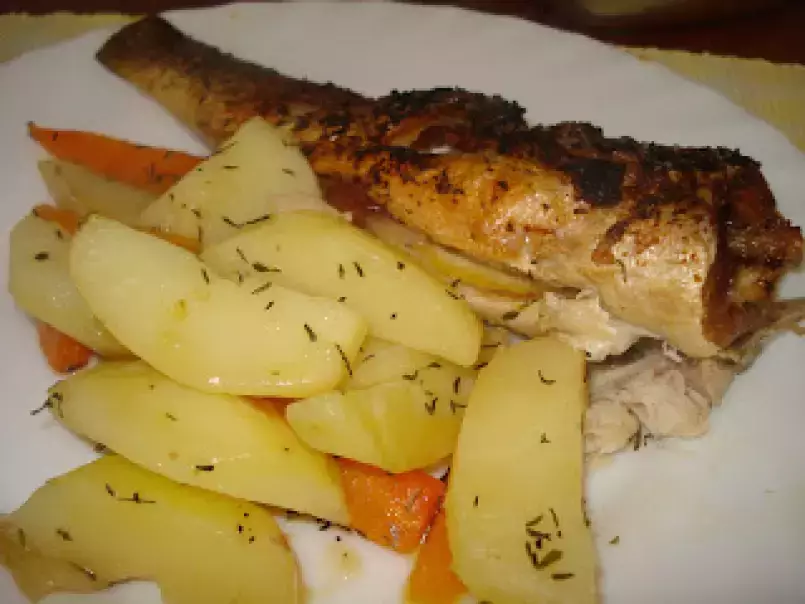 Dourada assada no forno com gomos de batata e palitos de cenoura - foto 3