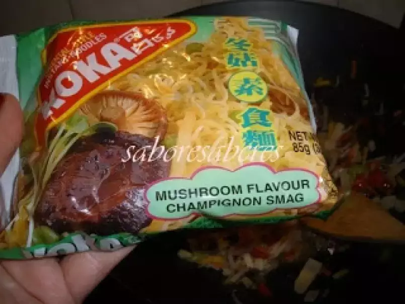 Frango assado com Legumes chineses e Noodles sabor Cogumelos - Wok - foto 3