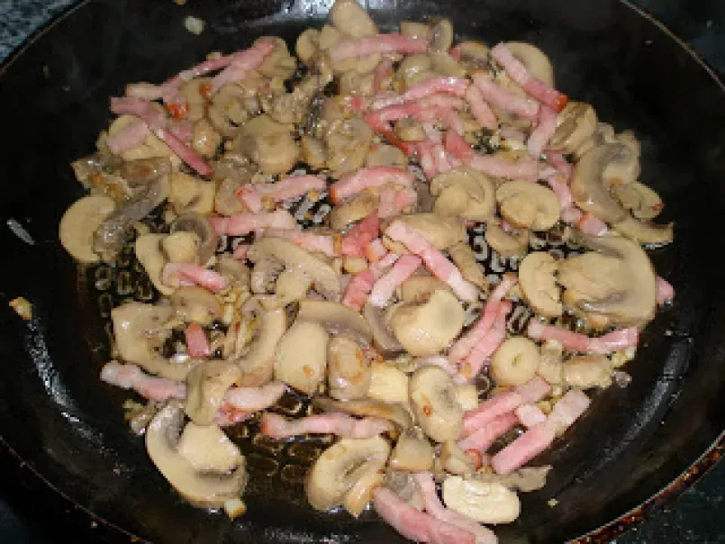 Frango com Bacon, Cogumelos e Rebentos de Soja, sobre cama de Massa - foto 2