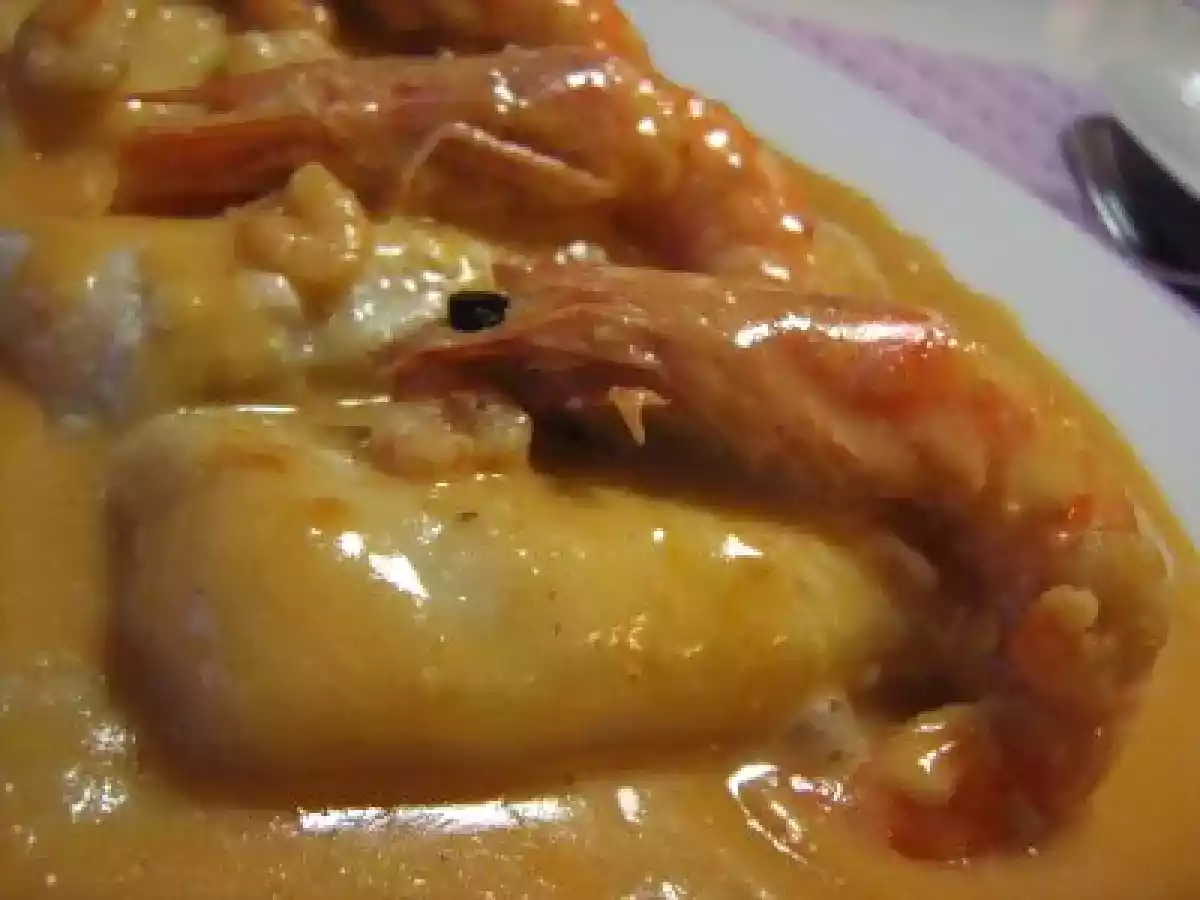 Lombinhos de Pescada com Molho de Camarão