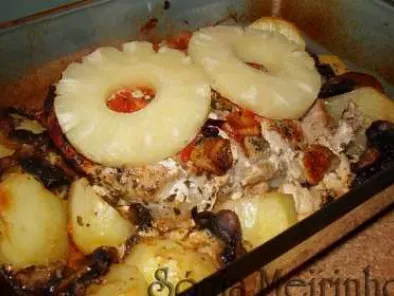 Lombo Assado no forno com Batatas, Cogumelos e Ananás