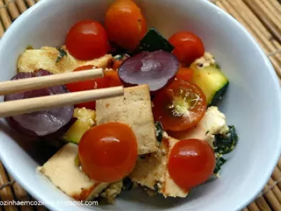 Salada de Tofu marinado em iogurte e Legumes com Requeijão