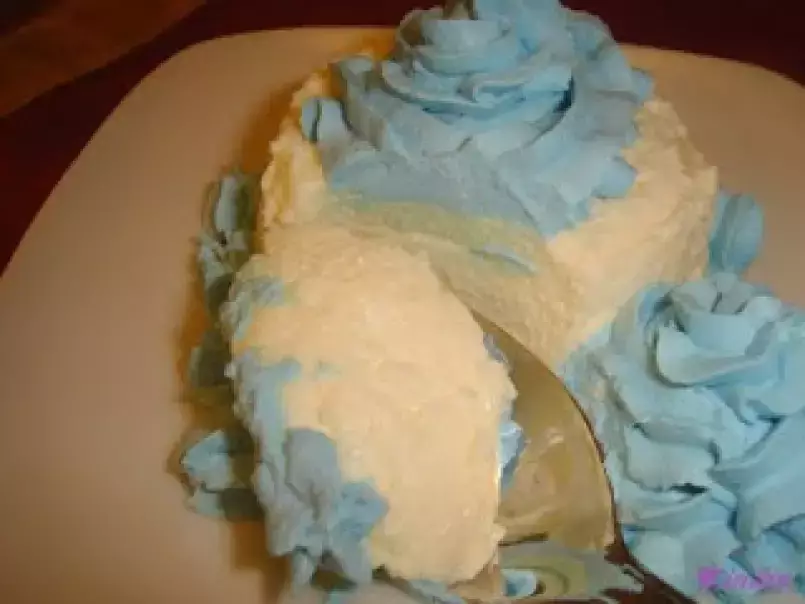 Mousse de leite condensado com espuma de chantilly azul - Dia da côr