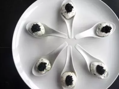 Mousse de requeijão e ervas com caviar