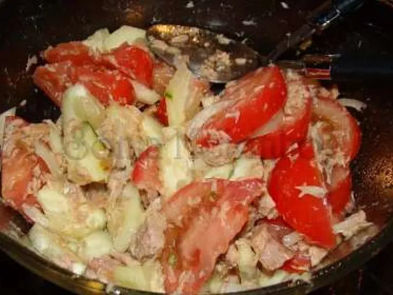 Omelete de Delícias do Mar e Cogumelos com Salada de Tomate - foto 2