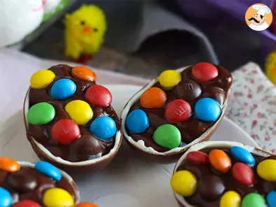 Ovos de Páscoa recheados com creme de chocolate e M&M's - foto 4