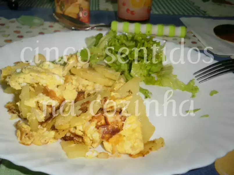 Ovos mexidos com batatas e bacalhau - foto 2
