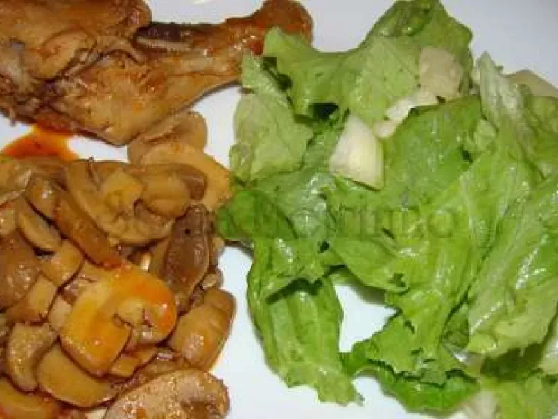 Pernas de Frango com Cogumelos e Salada de Alface - foto 2