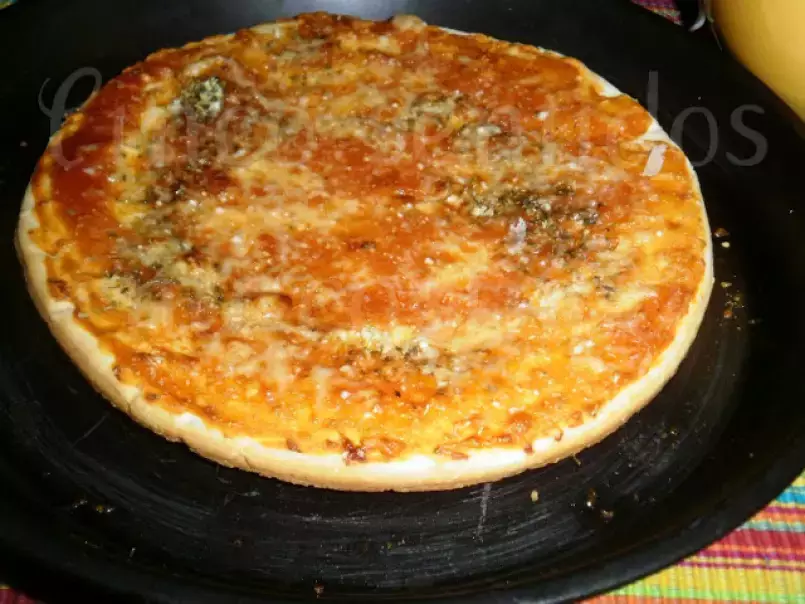 Pizza de alho, tomate e parmesão - foto 2