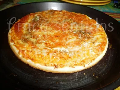 Pizza de alho, tomate e parmesão - foto 3
