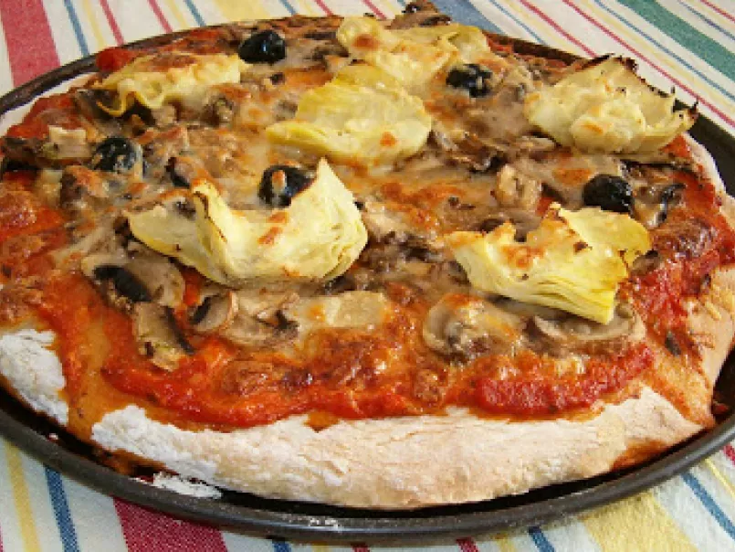 Pizza de cogumelos e alcachofras