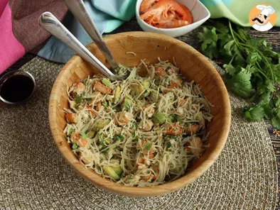 Salada asiática (bifum, camarões, abacate, ovo e coentro) - foto 4