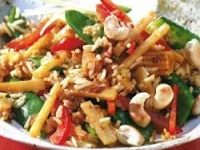 Salada Asiática de Arroz e Broto de Bambu (vegana)