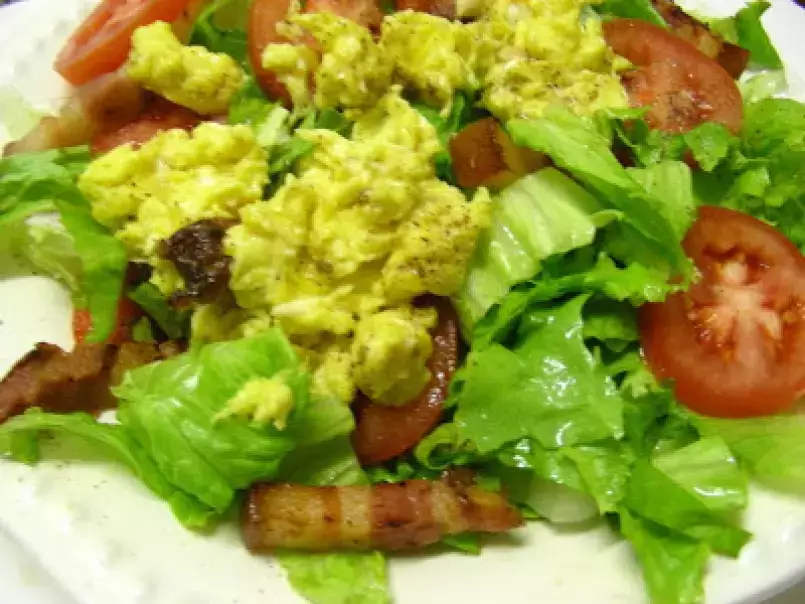 Salada com ovos mexidos e bacon - foto 3