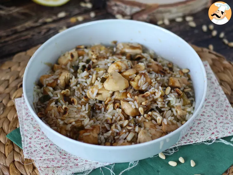 Salada de arroz com frango, curgete (abobrinha) e pinhões - foto 2