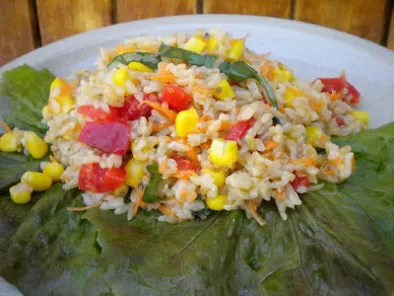 Salada de arroz integral com atum
