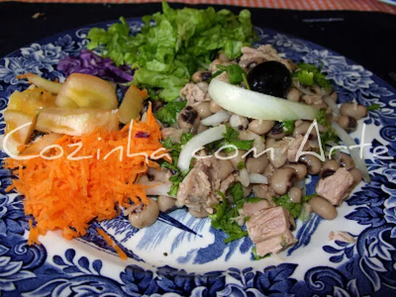 Salada de atum com feijão frade aromatizada com coentros - foto 3