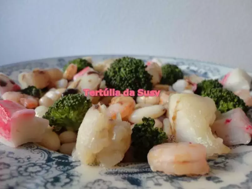 Salada de feijão branco com tamboril, camarão, delícias do mar e brócolos - foto 2
