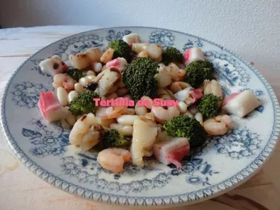 Salada de feijão branco com tamboril, camarão, delícias do mar e brócolos - foto 3