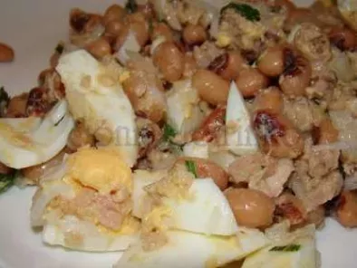 Salada de Feijão Frade com Atum e Ovos Cozidos