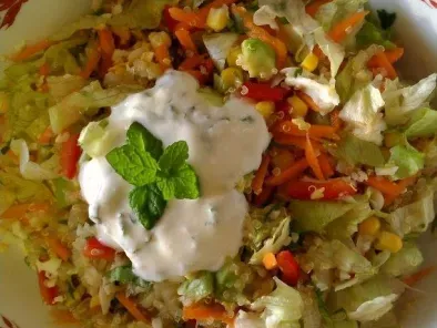 Salada de Quinoa com Molho de Iogurte e Hortelã