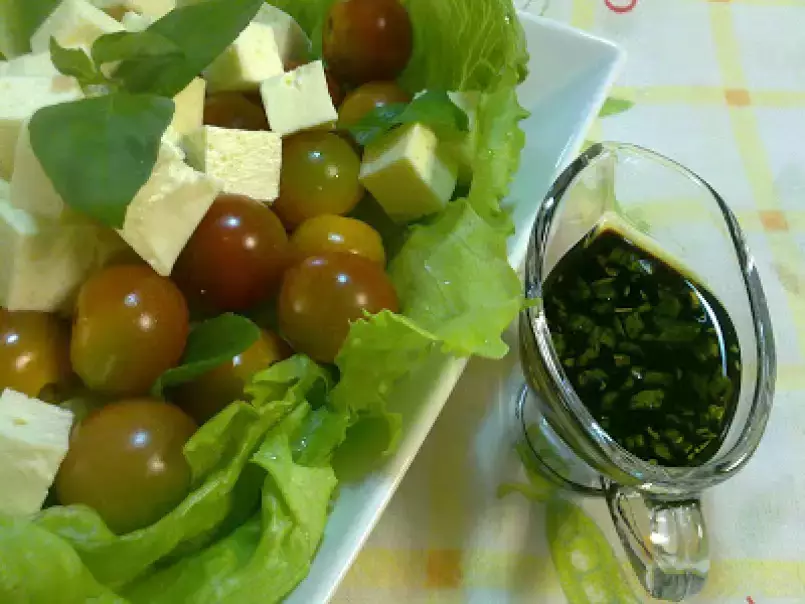 Salada de tomate cereja, queijo e molho oriental - foto 2