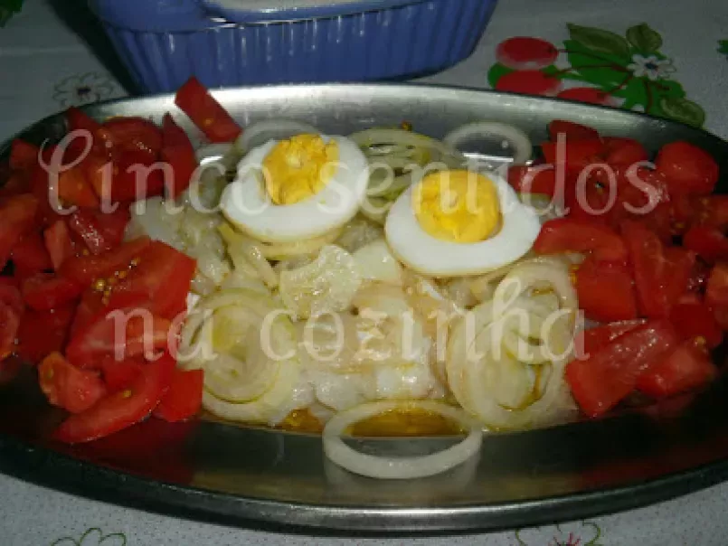 Salada fria de bacalhau com tomate