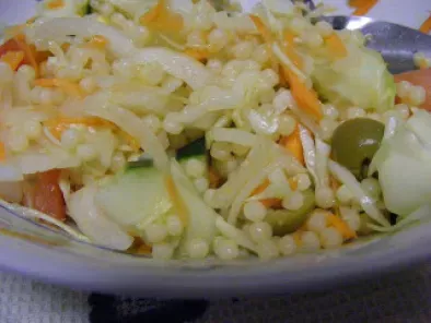 Salada fria de massa e legumes