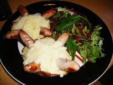Salsichas Chipolatas de Rosmaninho com Batata assada no Forno em Duplo com Salada - foto 2